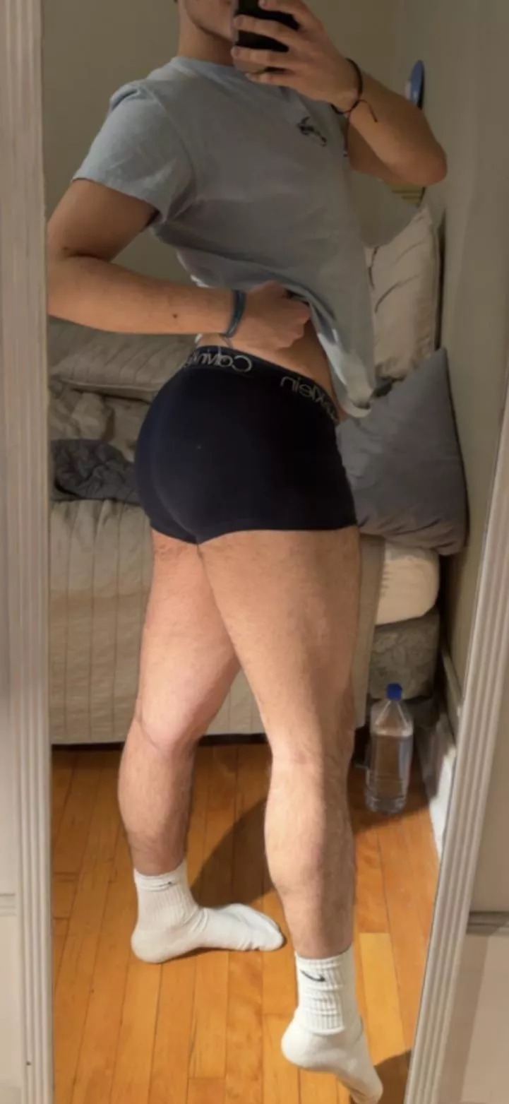 22 hairy college btm. Tops hmu pbottom0