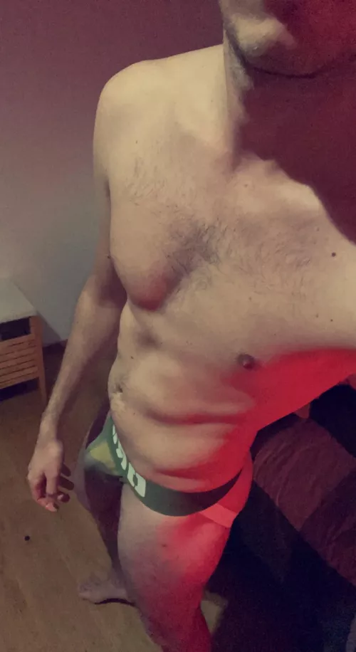 24 smart and good looking sub. Looking for a good and strong dom to break my mind and model me as his toy, slut, model, pup etc. Looking for mid / long term. Few limits and many kinks. Be strong and I m yours !