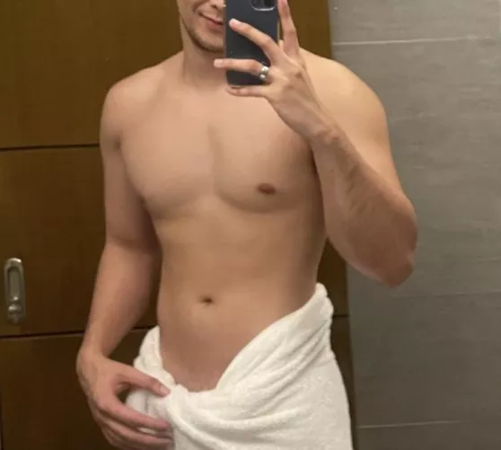 25 M looking for a cum buddy. Snap me @watergoh