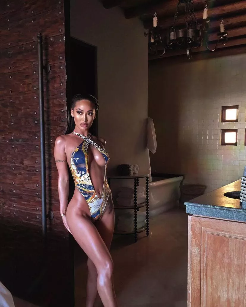 Angelina @msangieang