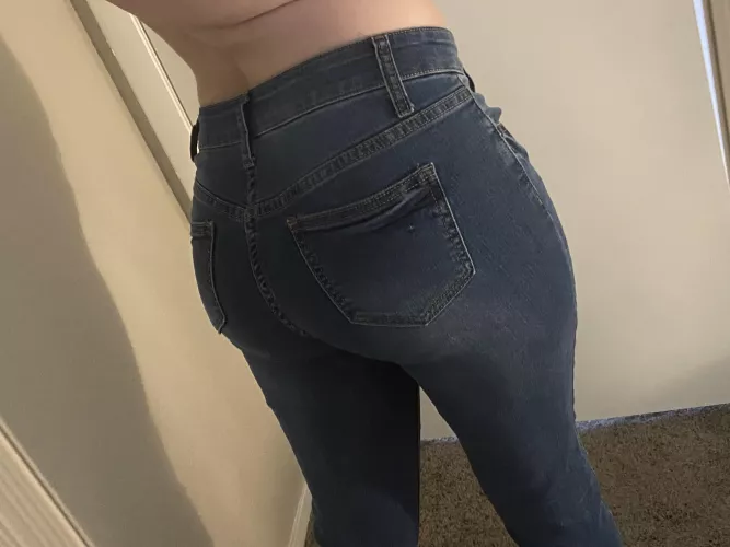 Ass in jeans 🍑
