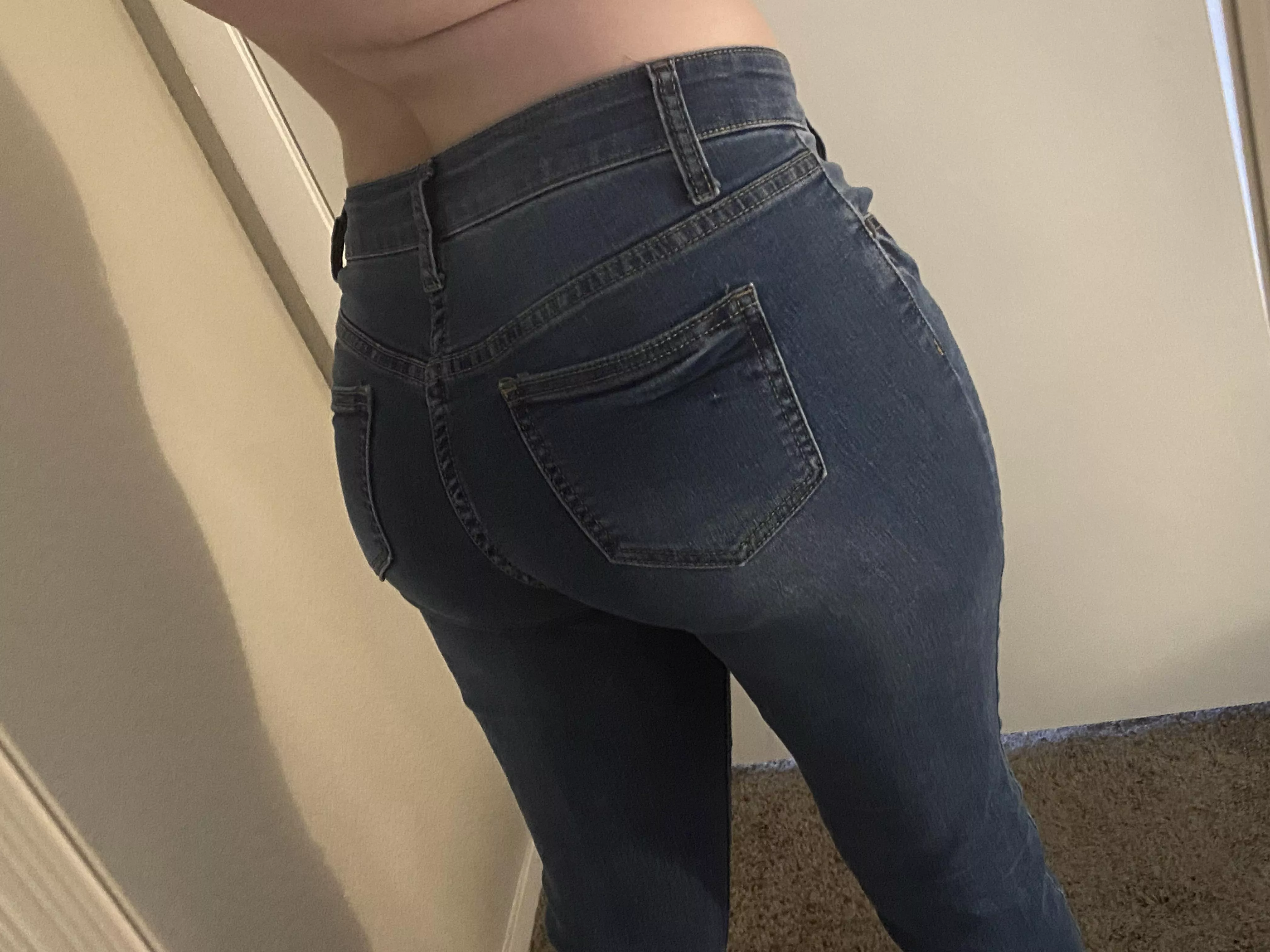 Ass in jeans 🍑