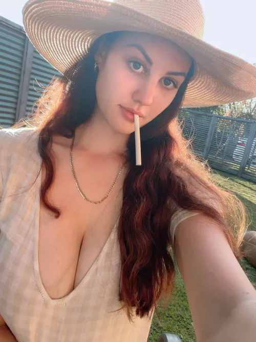 Been a long day now finally ready to have my cig in peace ✌️