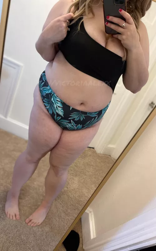 Chubby girl + an open swim piece = 🤤 or ☹️ ?