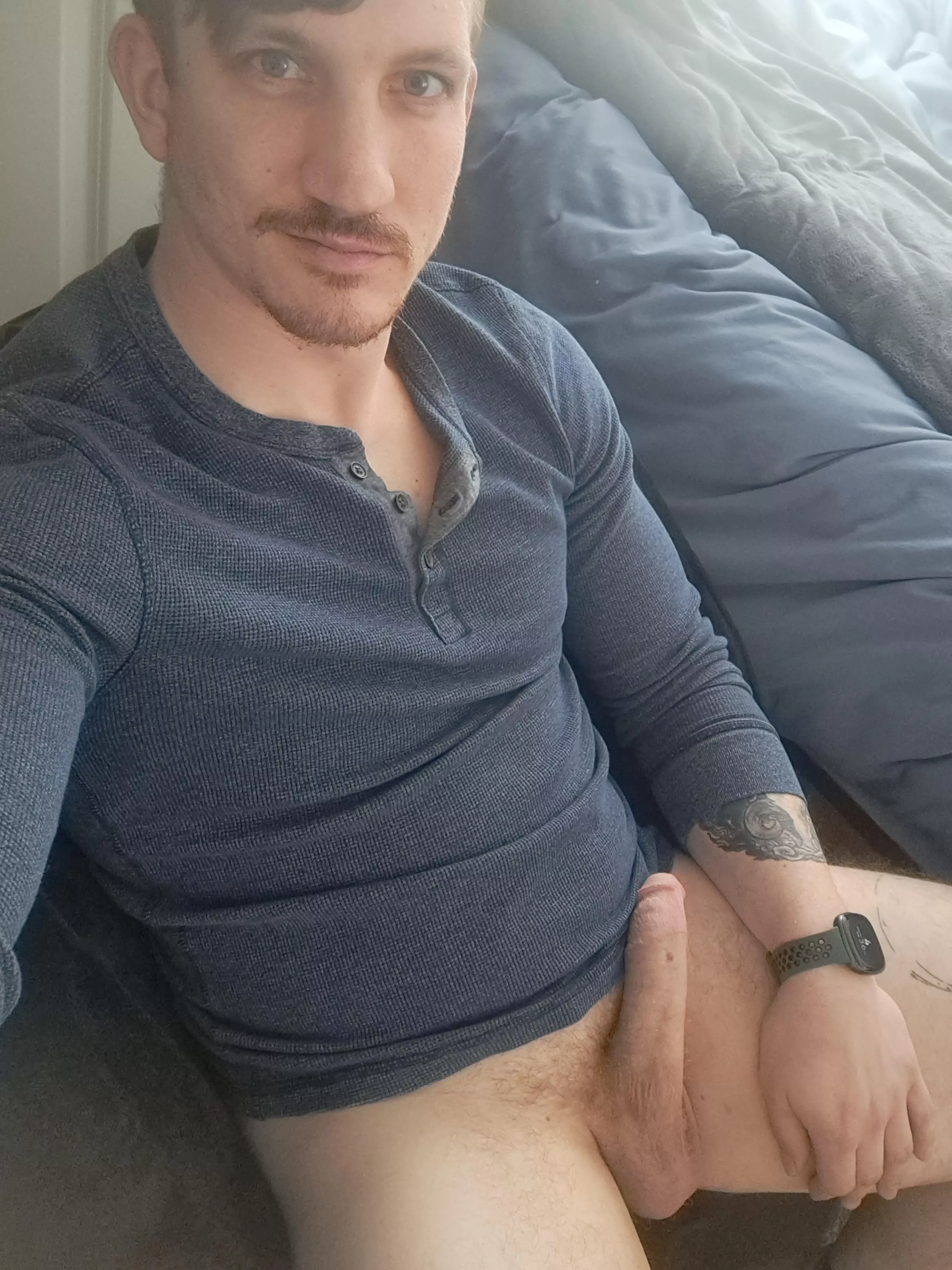 Come here and let's give my roommate a show 😏