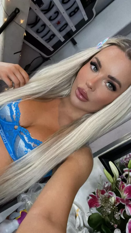 Cum play with me on OF 💋💙