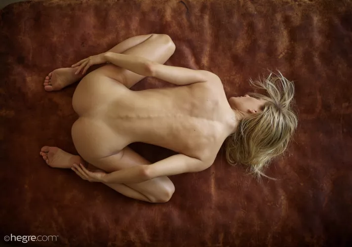 Darina L - Nude on leather