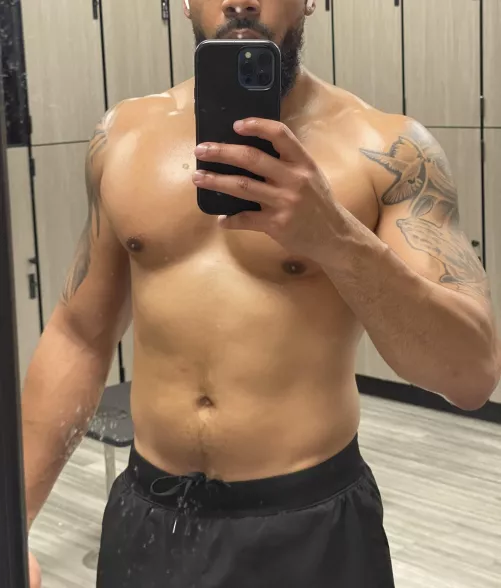 Dirty gym (m)irrors make the best selfies