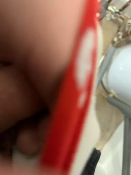 Dm me I’m so horny at work