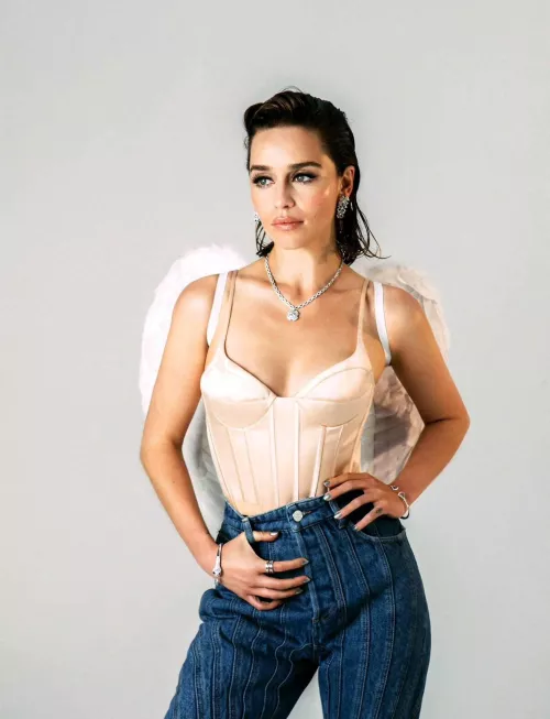 emilia clarke owns my dick rn