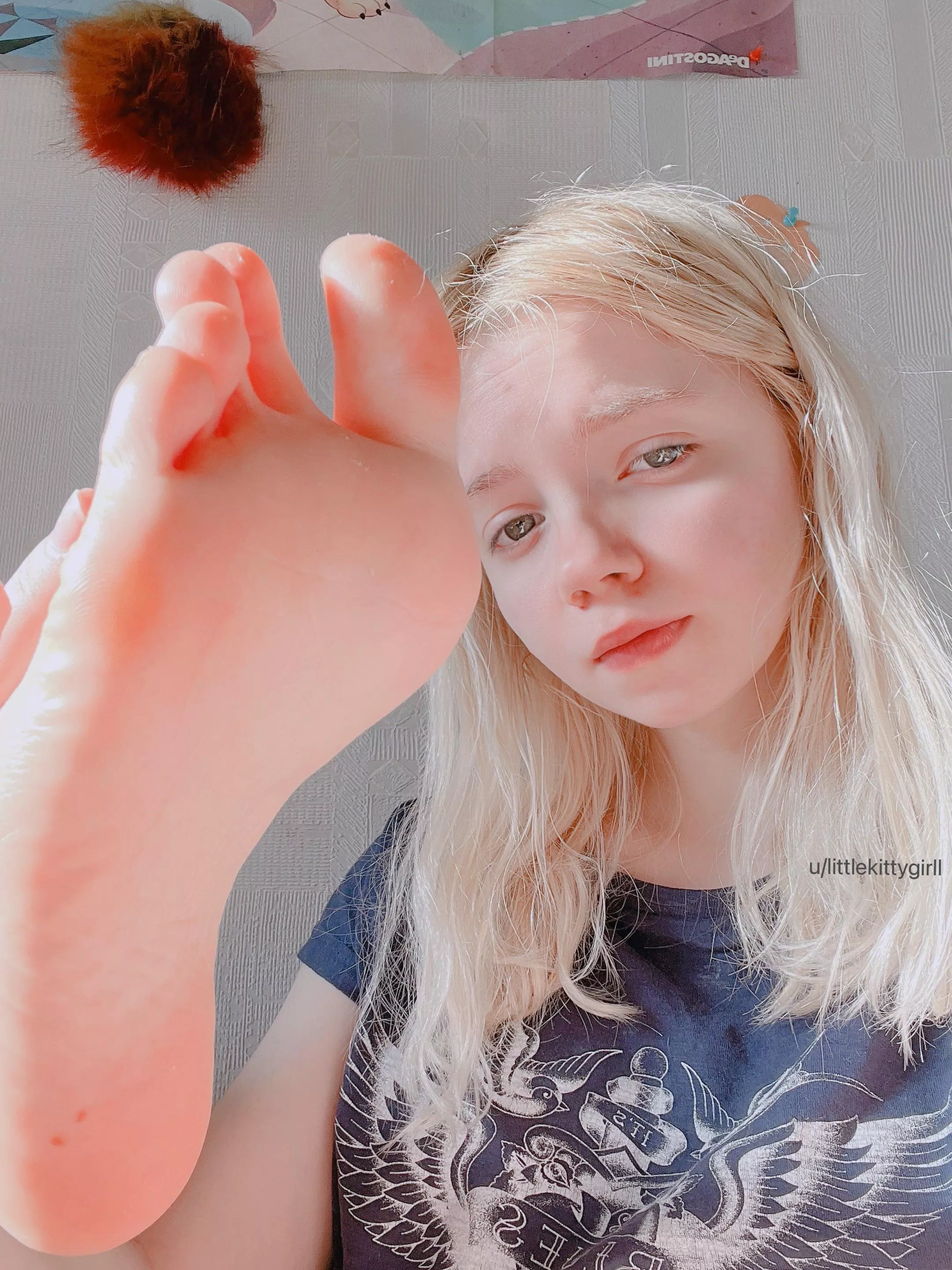 fragile feet in ur face 🤍