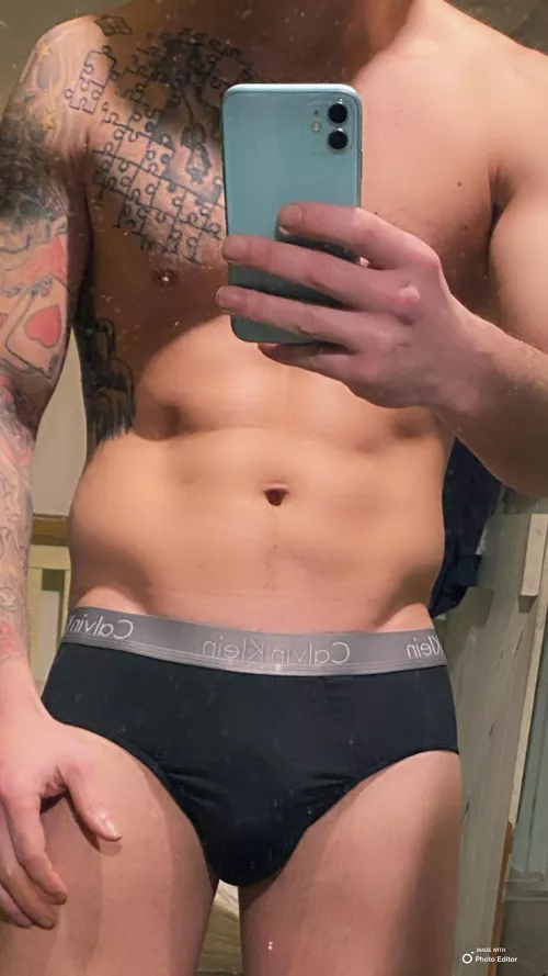 Fuck me if I’m wrong but dinosaurs still exist right? 🦖😈