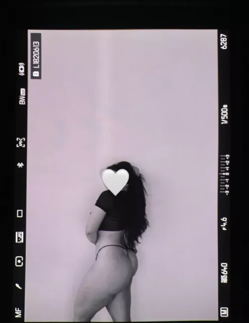 Giving the neighbors something to look at🖤