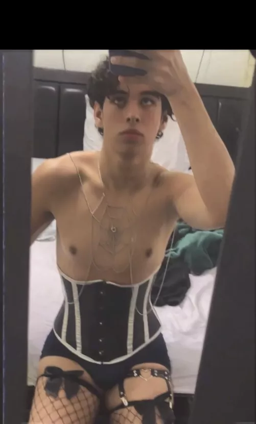 Gonna start streaming soon so excited to be a new fem boy streamer