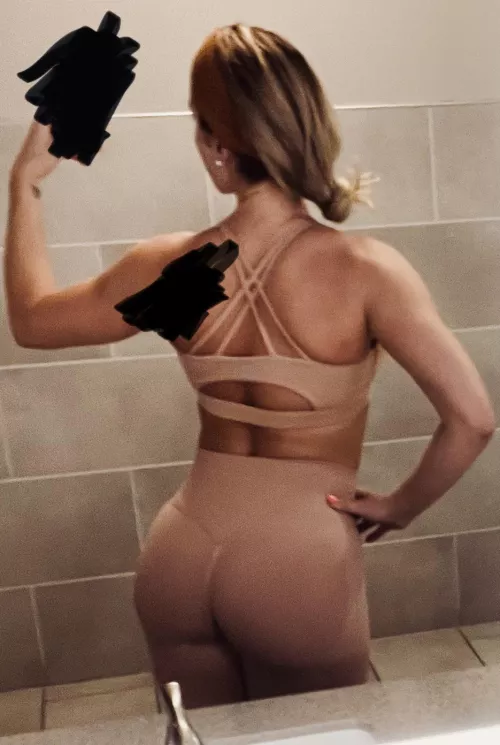 Gym Gains 🍑 💪🏻