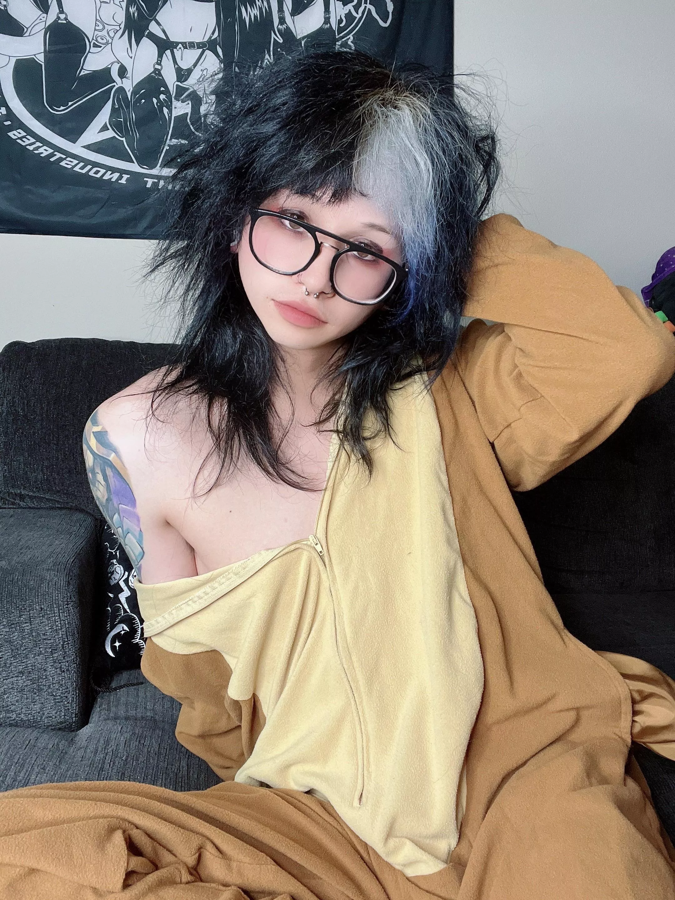 Hiii, hehe say it back please :3