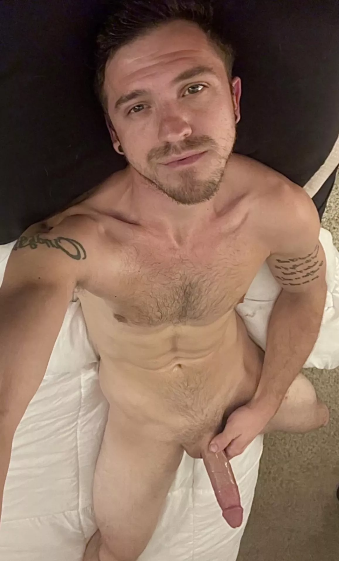 I hope some of y’all amazing gorgeous women are having fun tonight too. Y’all deserve it much more than us! Hope I can return the favor sum 😏😜