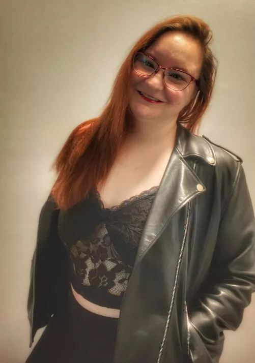 I love pairing my leather jacket with lingerie tops 💙🖤🤍❤️