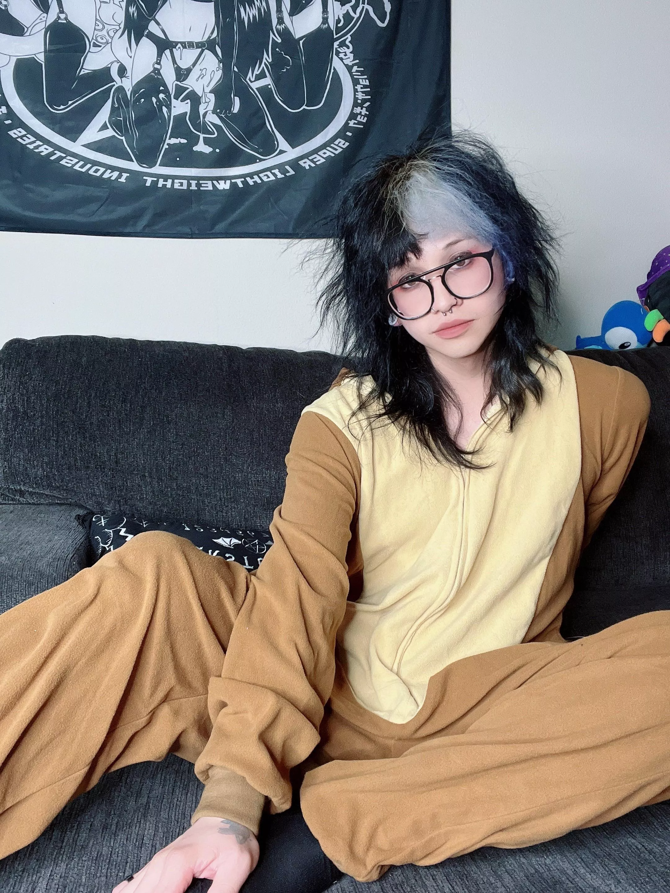 I need to have a femboy onesie party. :3