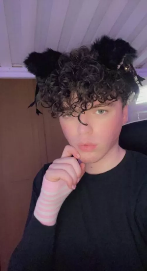 i’m having a bad day so pls call me cute :>