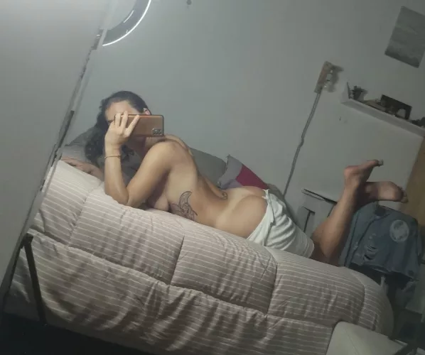 I´m so horny please tell me something naughty😈