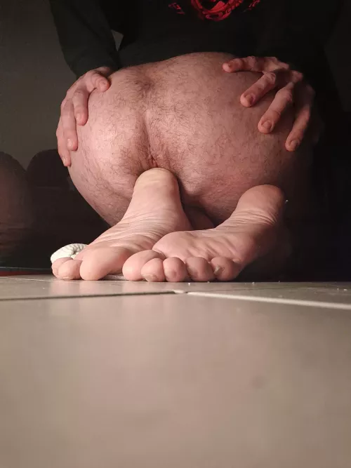 Just love rubbing my heel ☺️