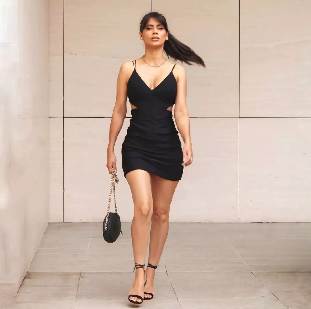 Latina in a tight dress