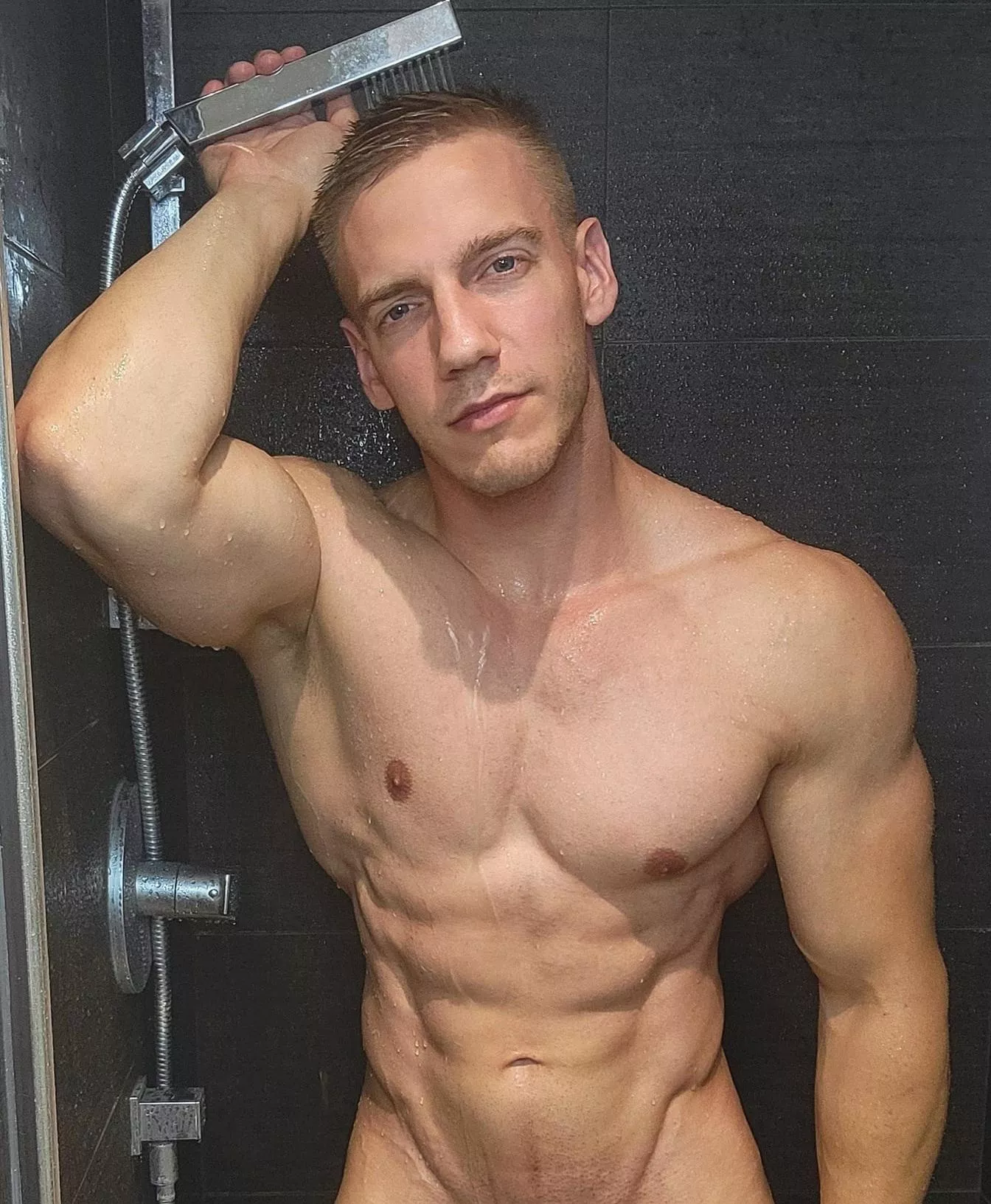 Lick my wet armpit 😈💦