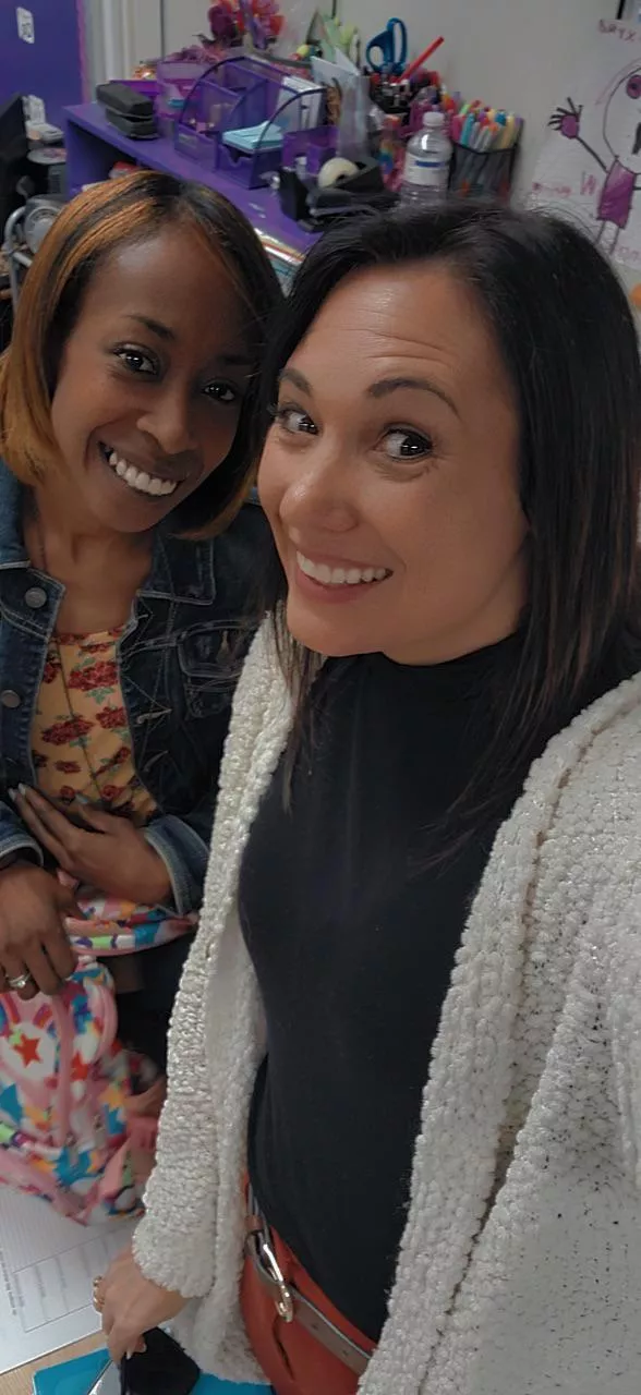 Love it when _u/PrettyPeaches_ stops by class ❤️