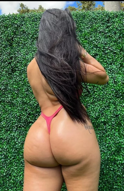 Love me a Thicc Booty and a Lil Cellulite...