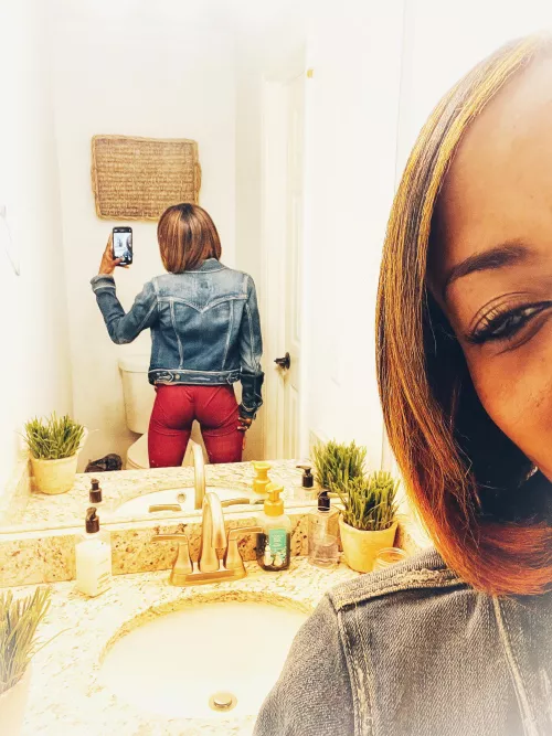 [Mrs] got those pink panties on…