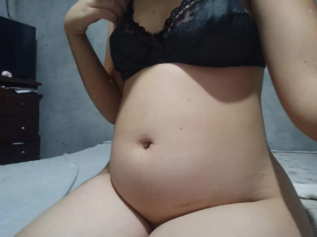 my beautiful tummy wants to interact!! Anyone want to bring something to eat?🐷🥵