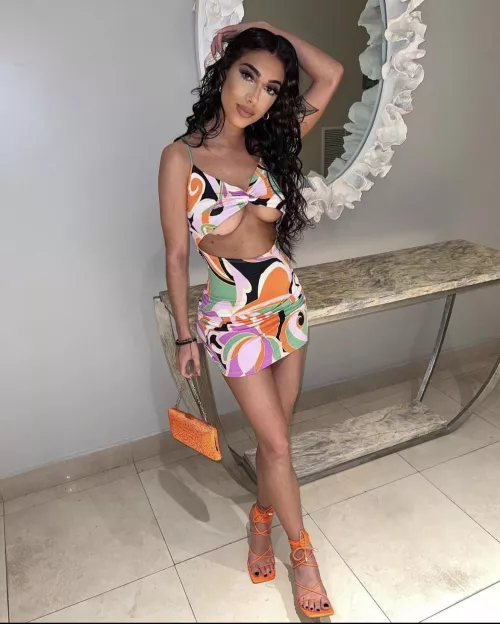 nothing looks better than underboob in a tight lil dress