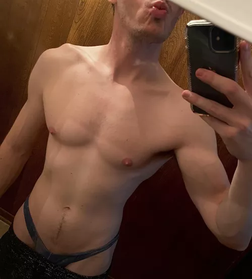 Pay attention when I bend over 😘😛