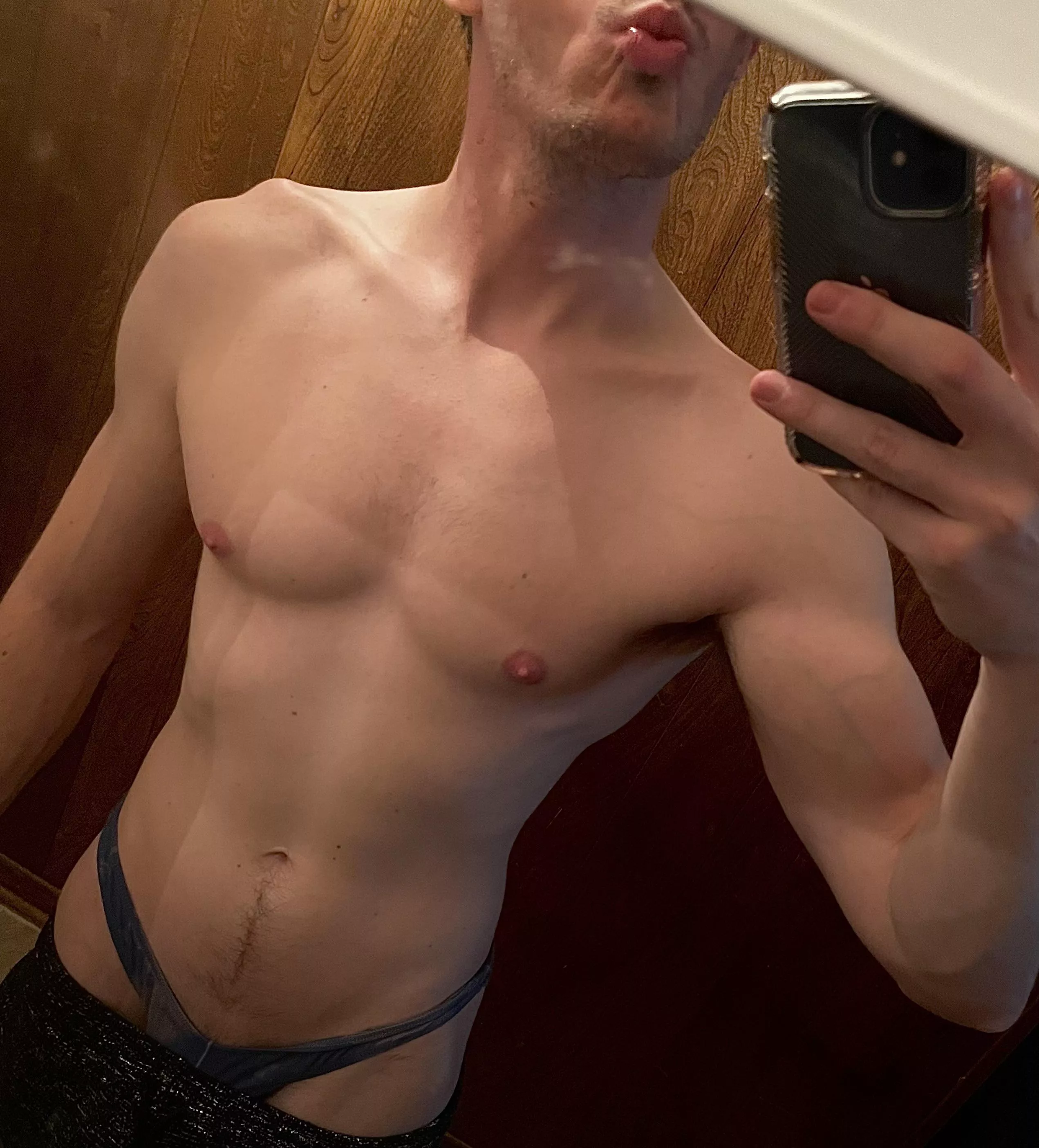 Pay attention when I bend over 😘😛