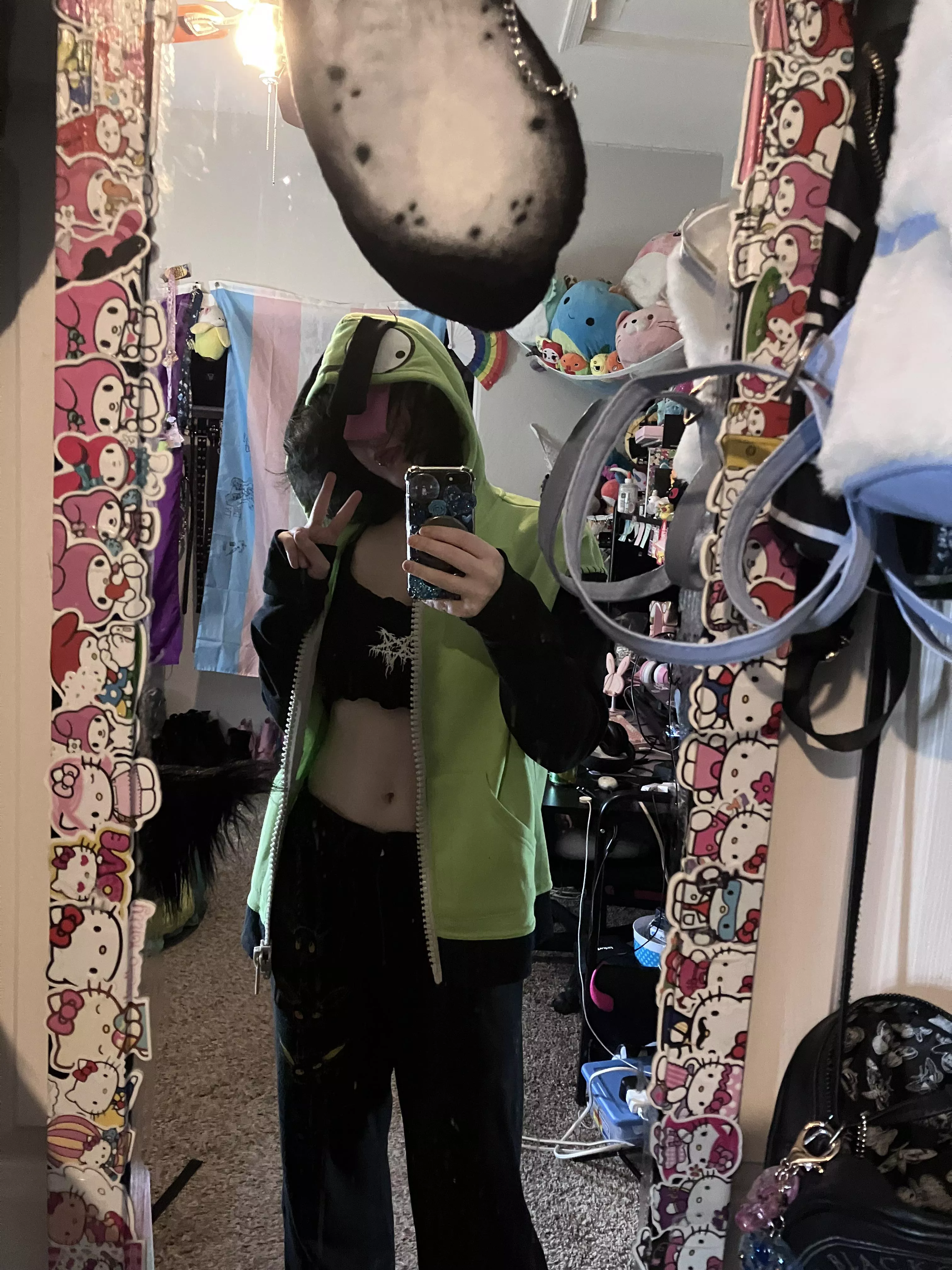 Please excuse my lack out outfit coordination and no makeup but I have reached peak scene kid and I’m very happy