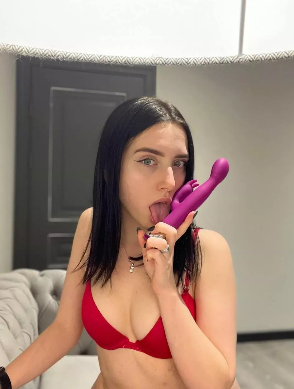 POV: I'm your horny assistent