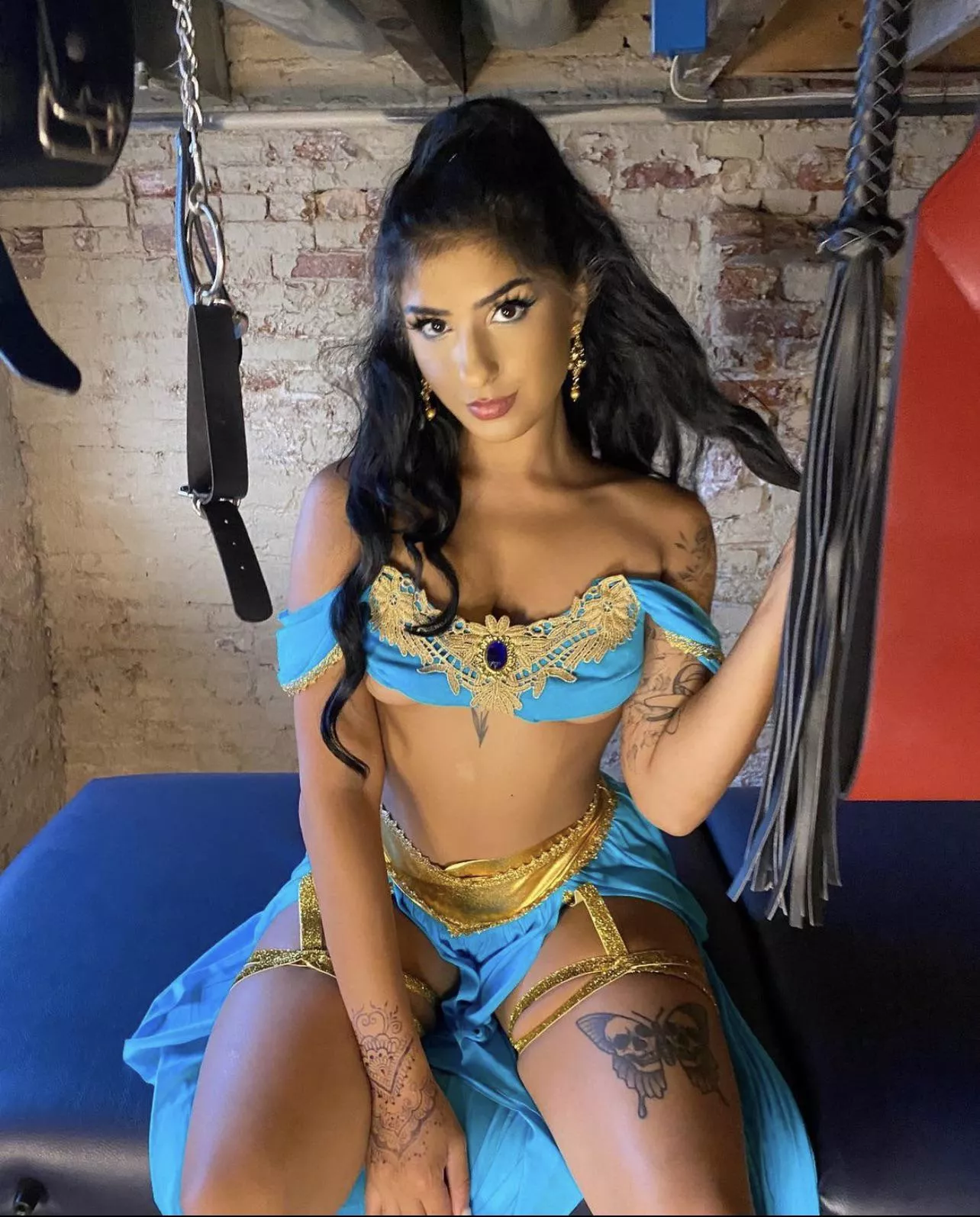 Princess Jasmine had some hidden tattoos. 🙊