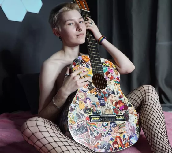 put away the guitar or can play you?