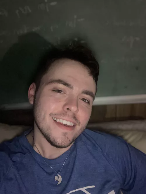 Relaxing on a Sunday night, what are the boys playing? 💙