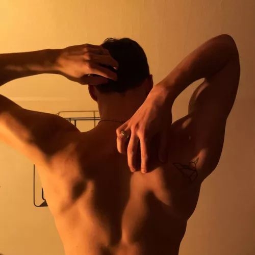 Scratch my back for me please