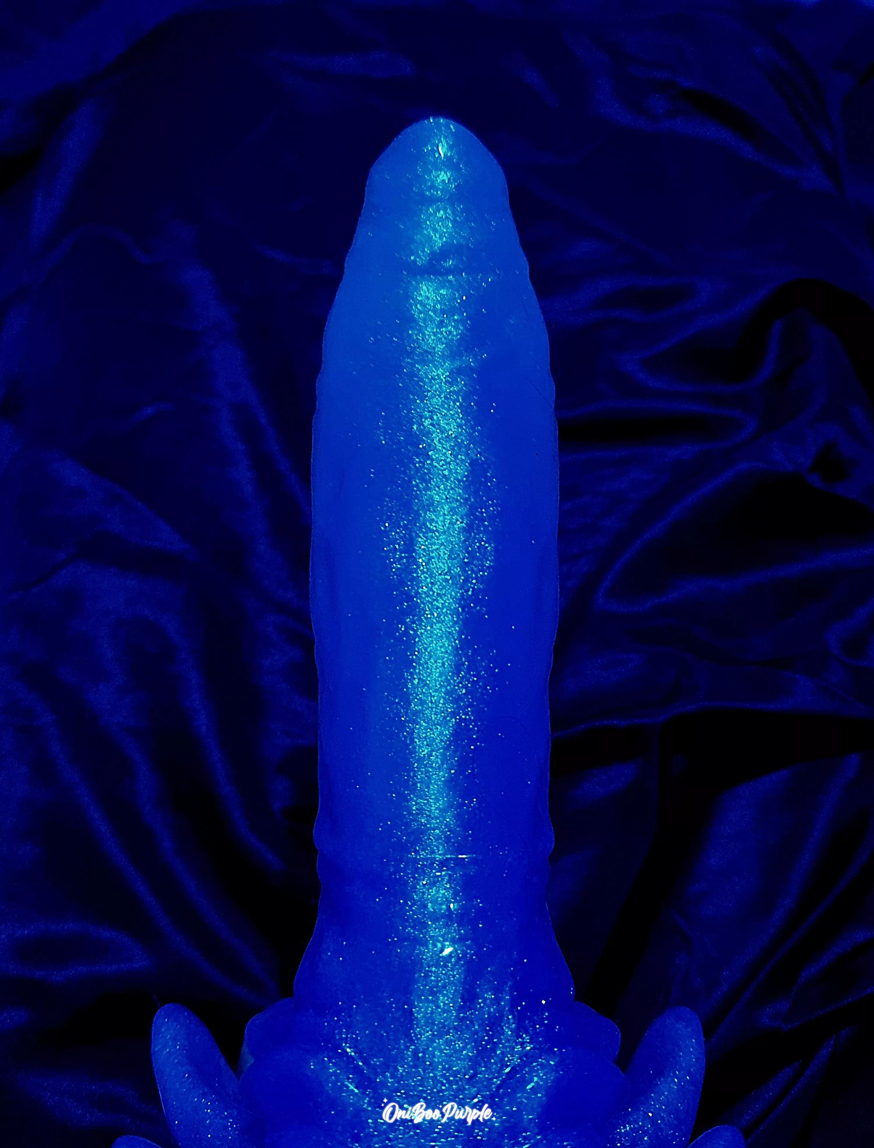 shimmery Isonade under blue light