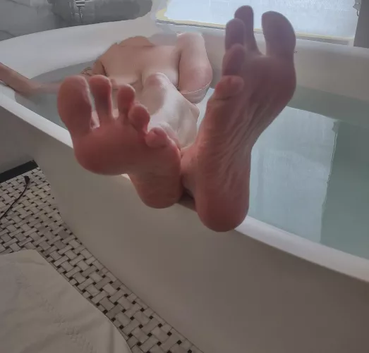 Size 10 with long toes 🤤