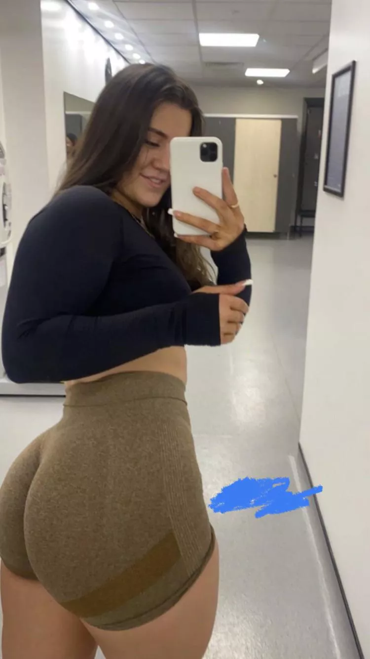 Such a thicc PAWG!