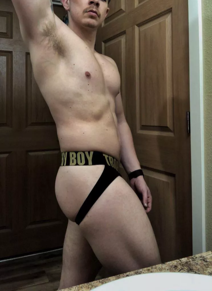 Sweaty af after the gym, but the smell is so good I don’t even care