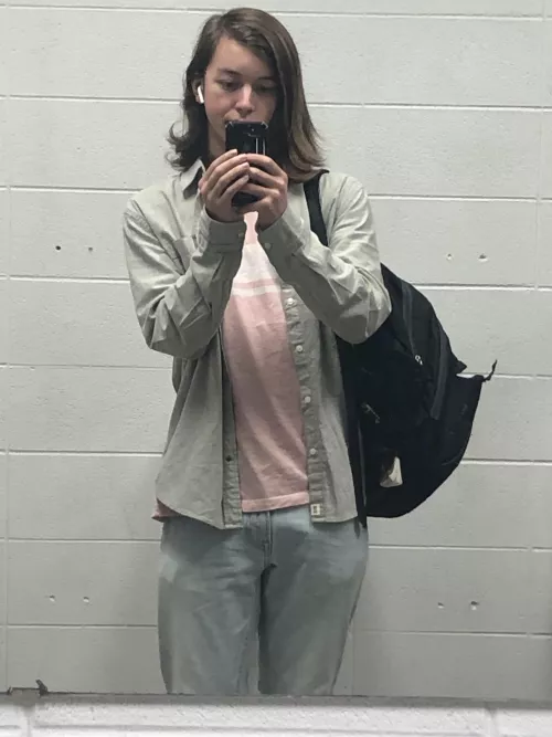 took this selfie for a girli was talking to, turned out she was a scam :/ maybe you guys will be nicer tho? 🙃💕