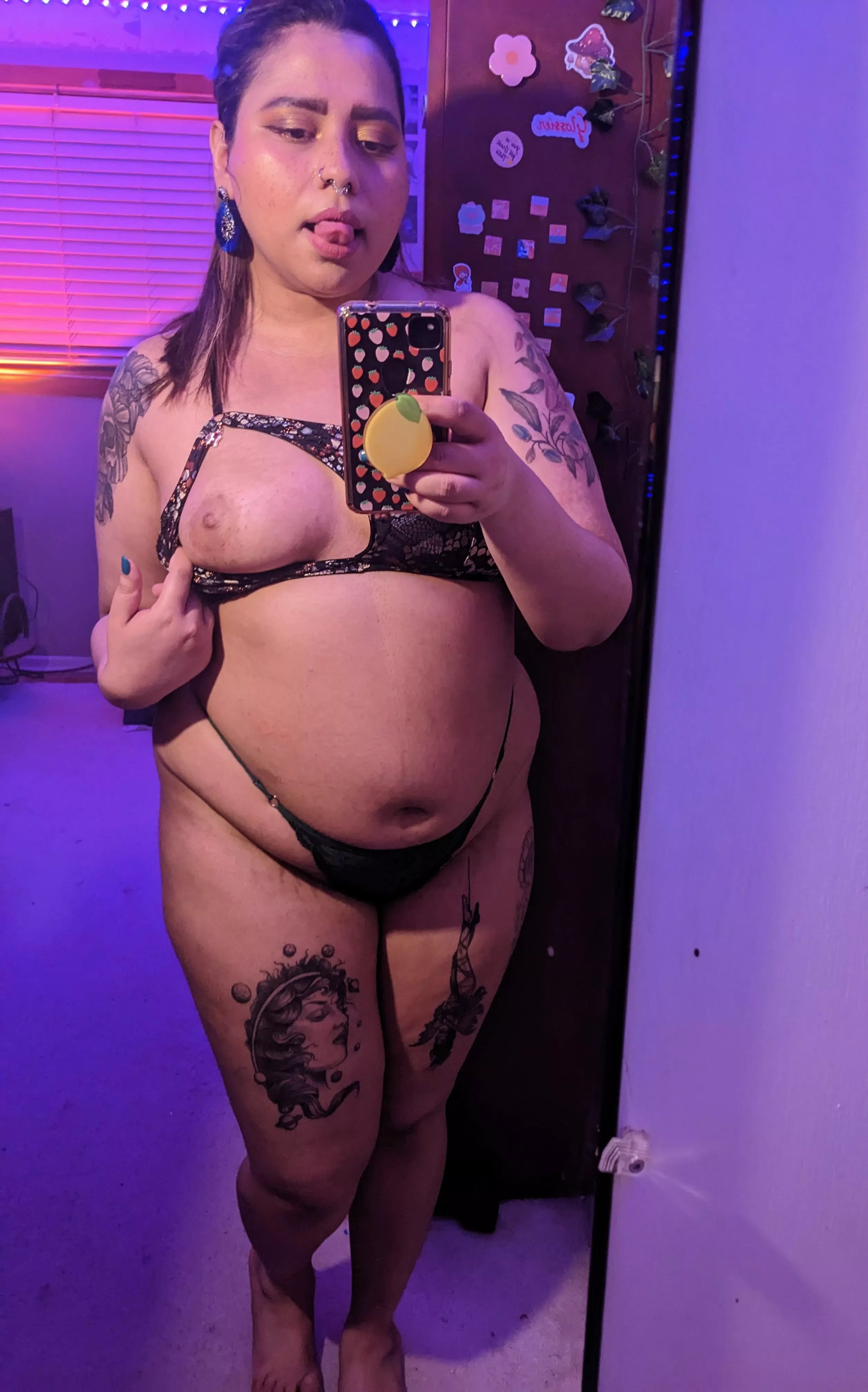 Wanna come over, watch cheesy horror movies, eat pizza, then eat each other?