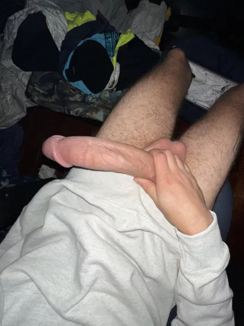 Who wants to lend me a hand ?☺️ I just love playing with my cock😏