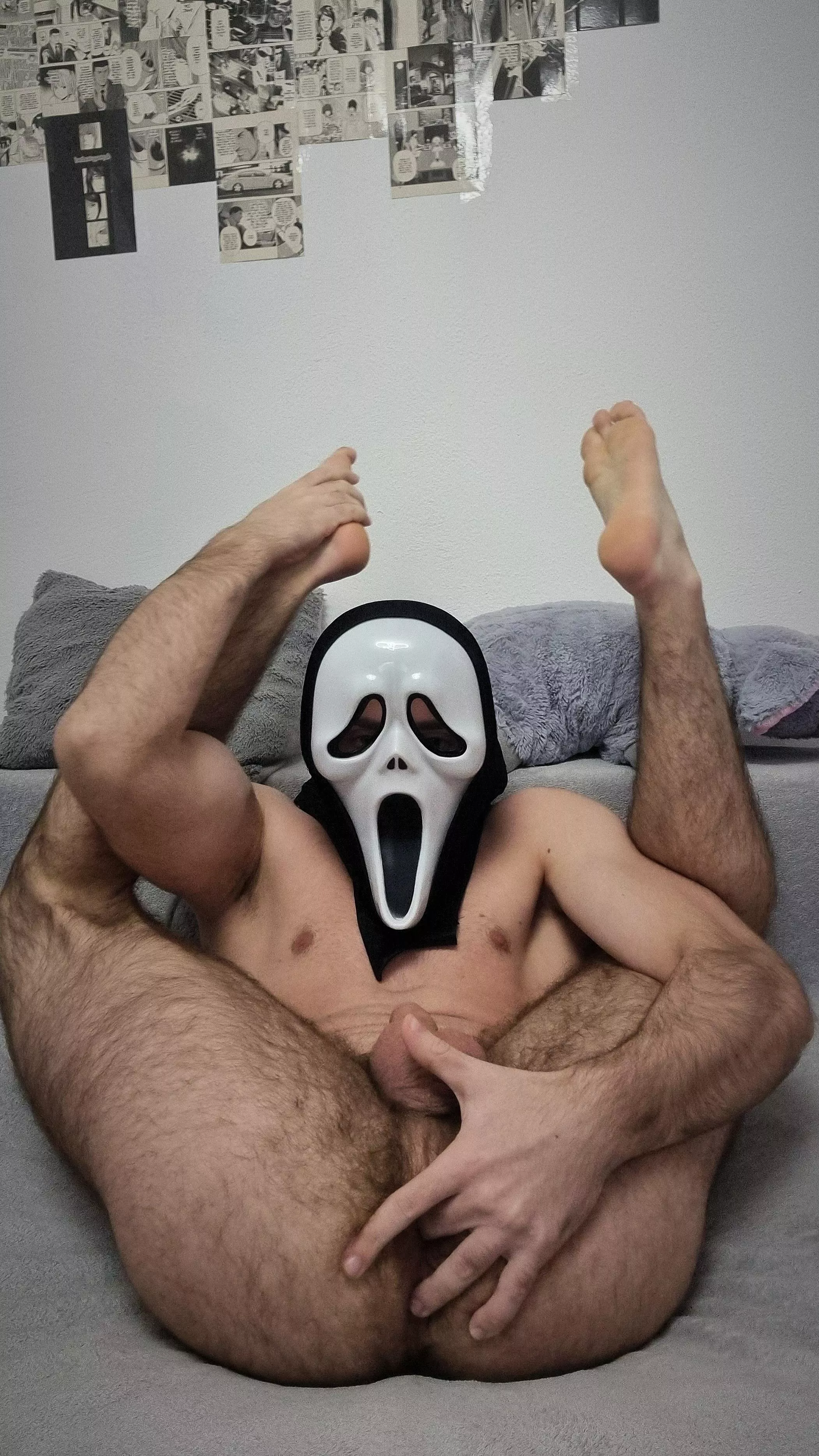 who wants to worship my feet while I play with my hole