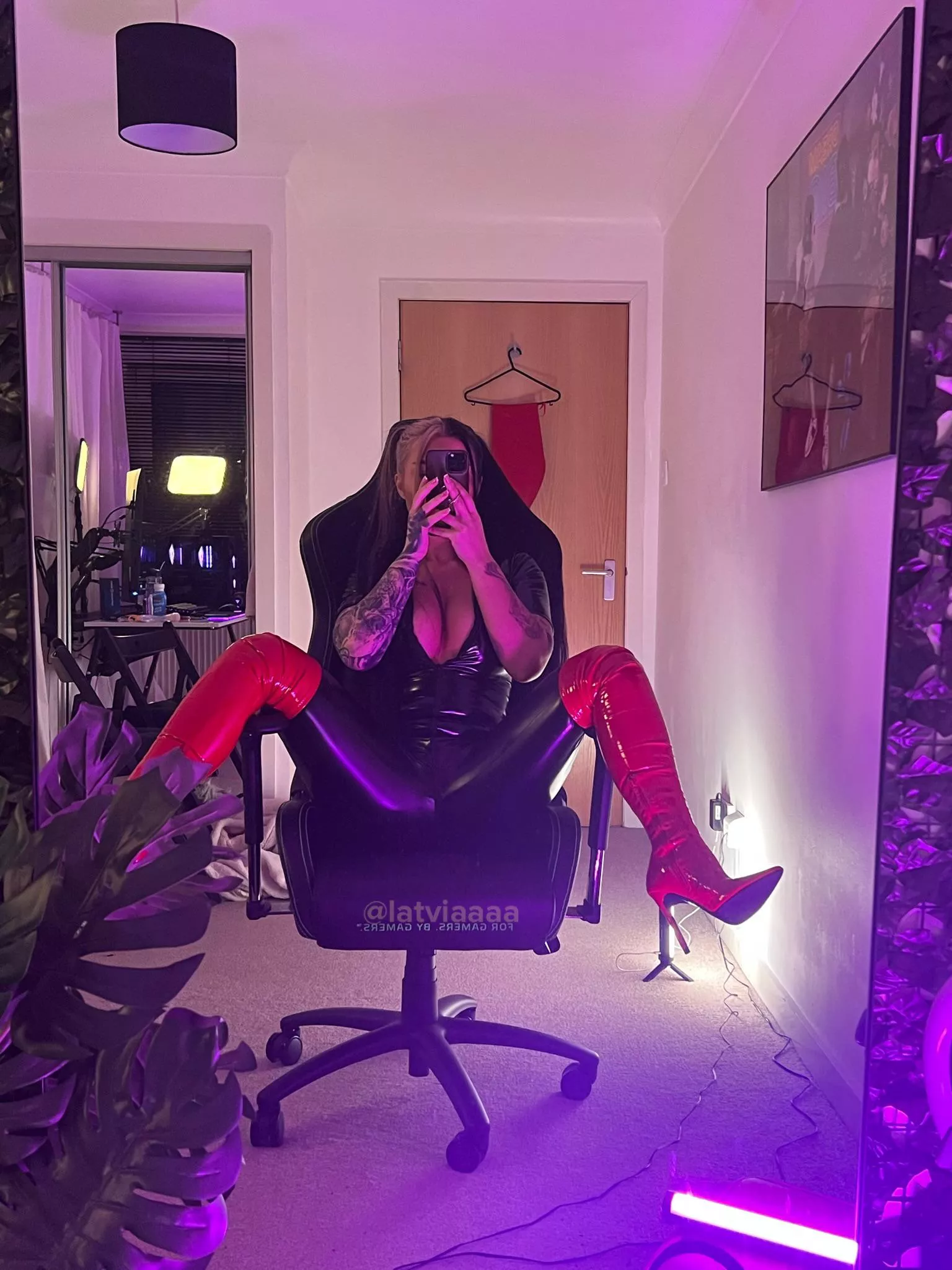 Would you date a girl who wears stuff like me? 😇